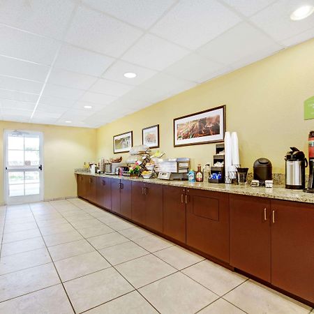 Super 8 By Wyndham San Antonio Airport North Hotel Kültér fotó